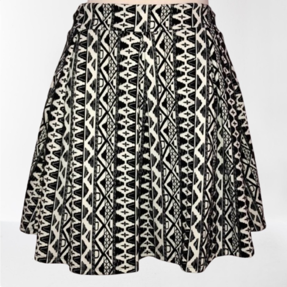 Forever 21+ Printed Pleated Skirt. NWOT